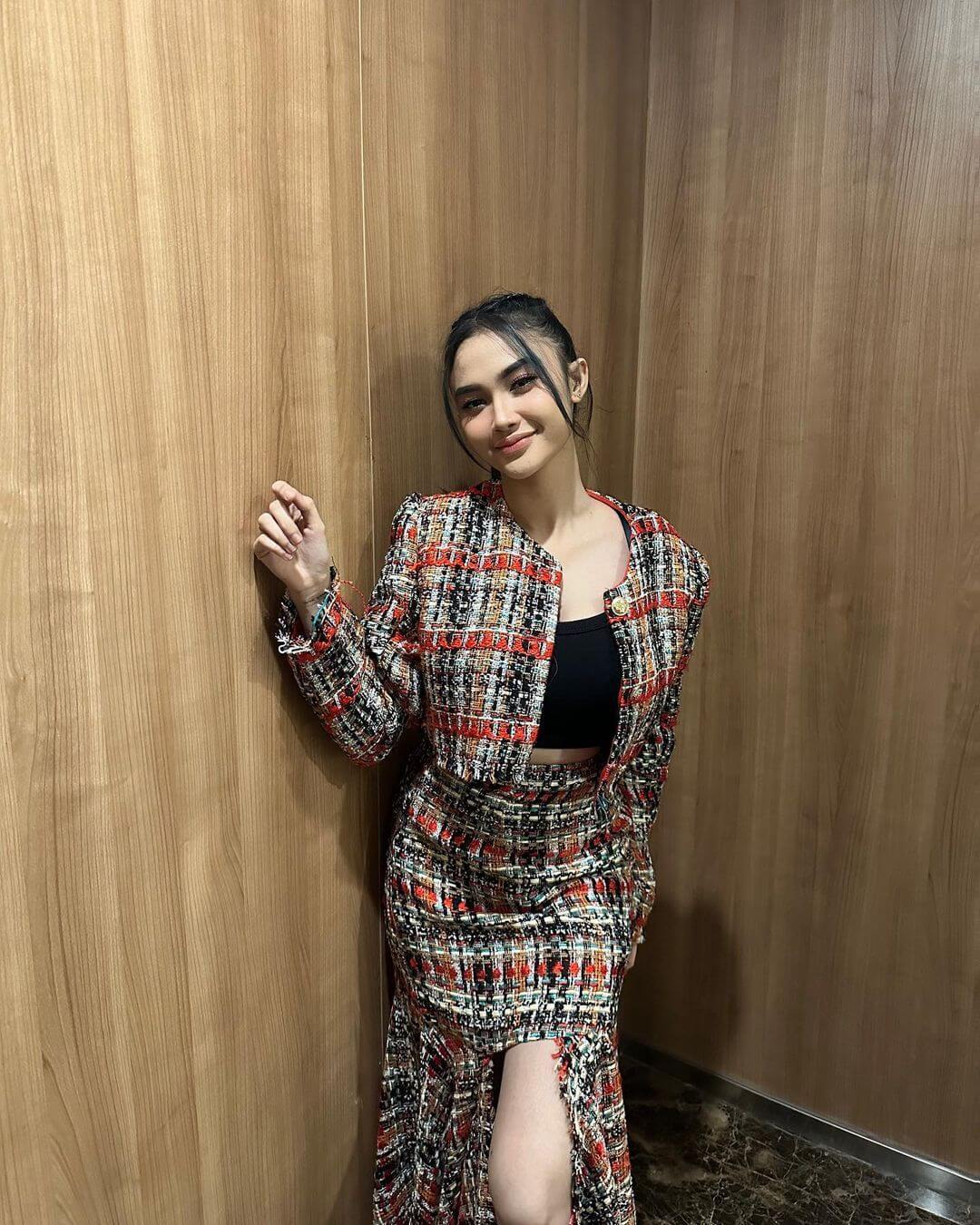 Midvalley escort girl